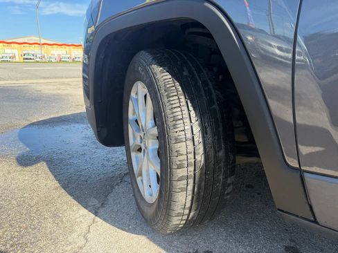 Used 2015 Jeep Cherokee Latitude FWD image 16