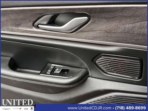 Used 2021 Jeep Grand Cherokee L Overland w/ Luxury Tech Group IV image 24