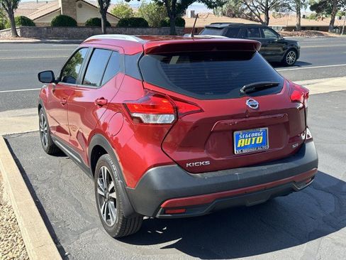 Used 2018 Nissan Kicks SR w/ Premium Package FWD image 5