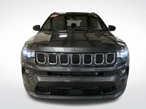 Used 2024 Jeep Compass Latitude image 9