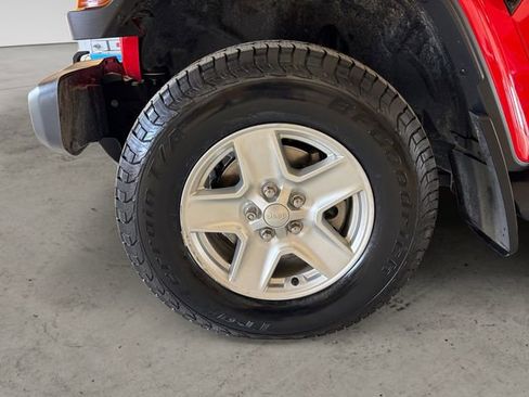 Used 2021 Jeep Gladiator Sport image 15