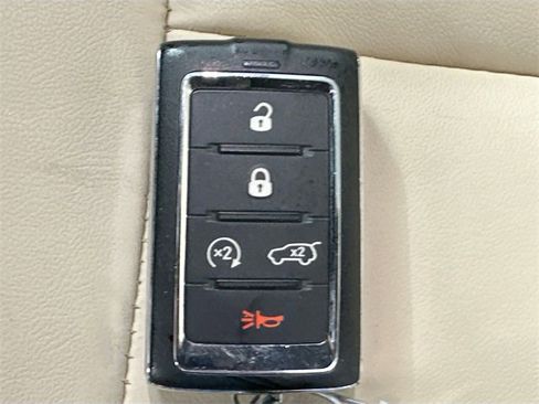 Used 2023 Jeep Grand Cherokee L Limited w/ Black Appearance Package image 18