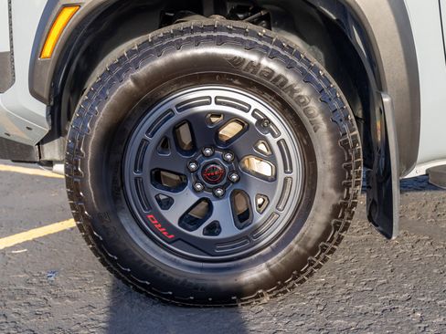 Used 2025 Nissan Frontier PRO-4X image 37