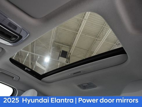Used 2025 Hyundai Elantra Limited FWD image 25