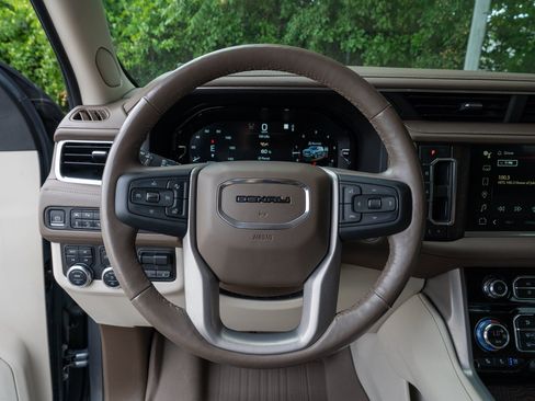 Used 2022 GMC Yukon Denali w/ Denali Ultimate Package AWD/4WD image 17