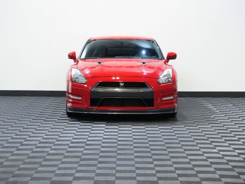 Used 2013 Nissan GT-R Premium image 4