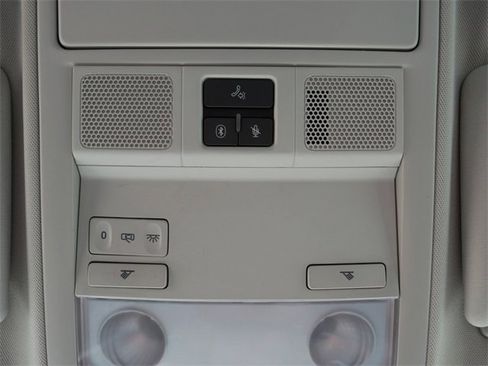 Used 2011 Volkswagen Tiguan SE image 36