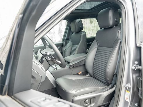 Certified 2025 Land Rover Discovery Dynamic SE AWD/4WD image 20