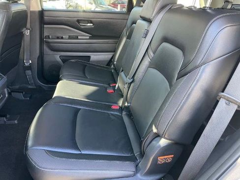 Certified 2023 Nissan Pathfinder SL w/ Lighting Package (N92) image 8