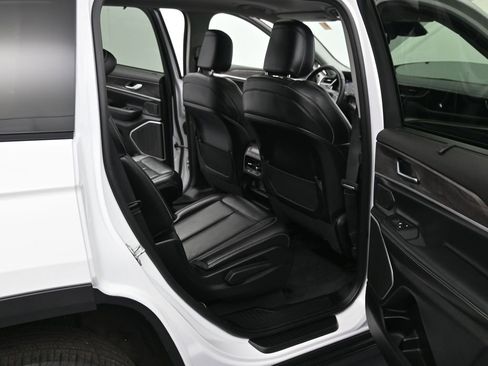 Used 2022 Jeep Grand Cherokee L Limited w/ Luxury Tech Group II image 12