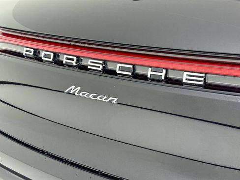 Certified 2025 Porsche Macan image 36