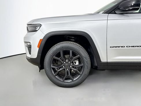 New 2025 Jeep Grand Cherokee Limited AWD/4WD image 32