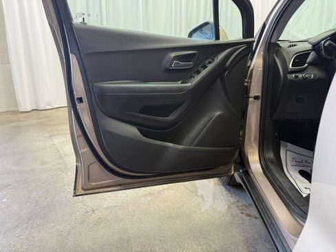 Used 2019 Chevrolet Trax LT w/ Driver Confidence Package FWD image 14