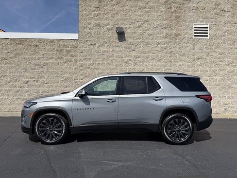 Used 2023 Chevrolet Traverse RS w/ LPO, Floor Liner Package FWD image 5