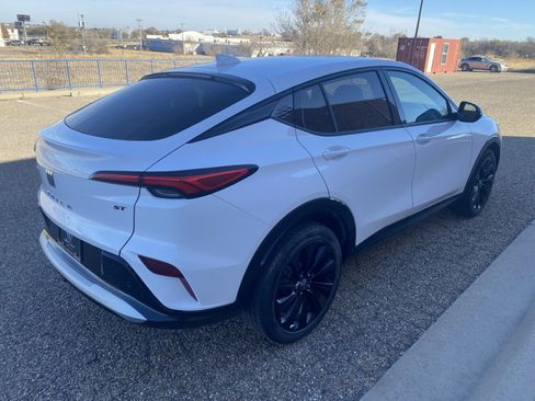 Used 2024 Buick Envista Sport Touring image 8