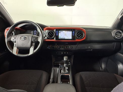 Used 2018 Toyota Tacoma TRD Off-Road AWD/4WD image 15
