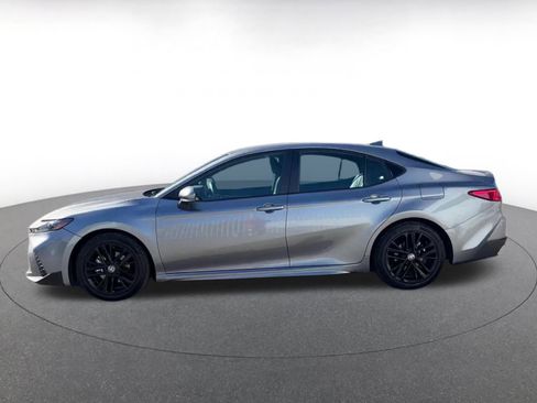 Used 2025 Toyota Camry SE image 9