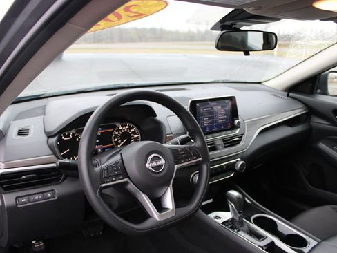 Used 2024 Nissan Altima 2.5 SV image 21