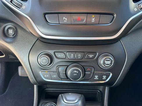 Used 2021 Jeep Cherokee Latitude Lux AWD/4WD image 24
