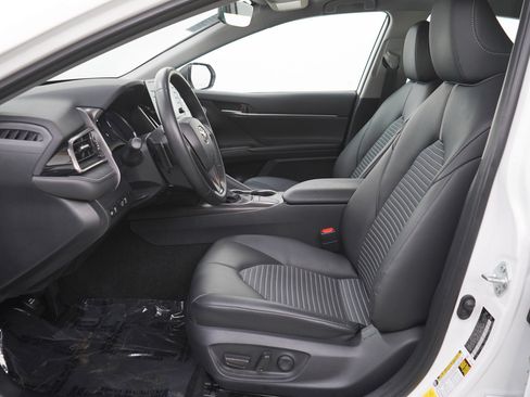 Used 2023 Toyota Camry SE image 16