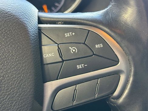 Used 2019 Jeep Grand Cherokee Limited image 26