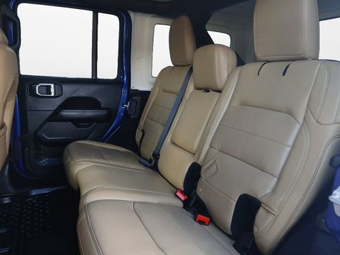 Used 2018 Jeep Wrangler Unlimited Sahara AWD/4WD image 22