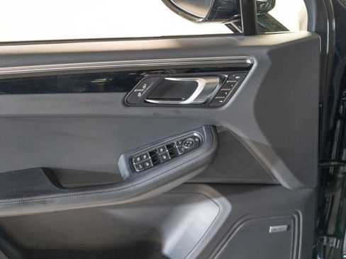 Certified 2026 Porsche Macan AWD/4WD image 17