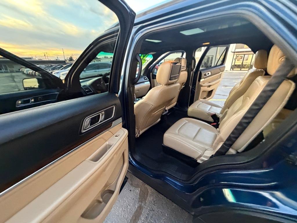 Used 2017 Ford Explorer Limited w/ Equipment Group 301A FWD image 13
