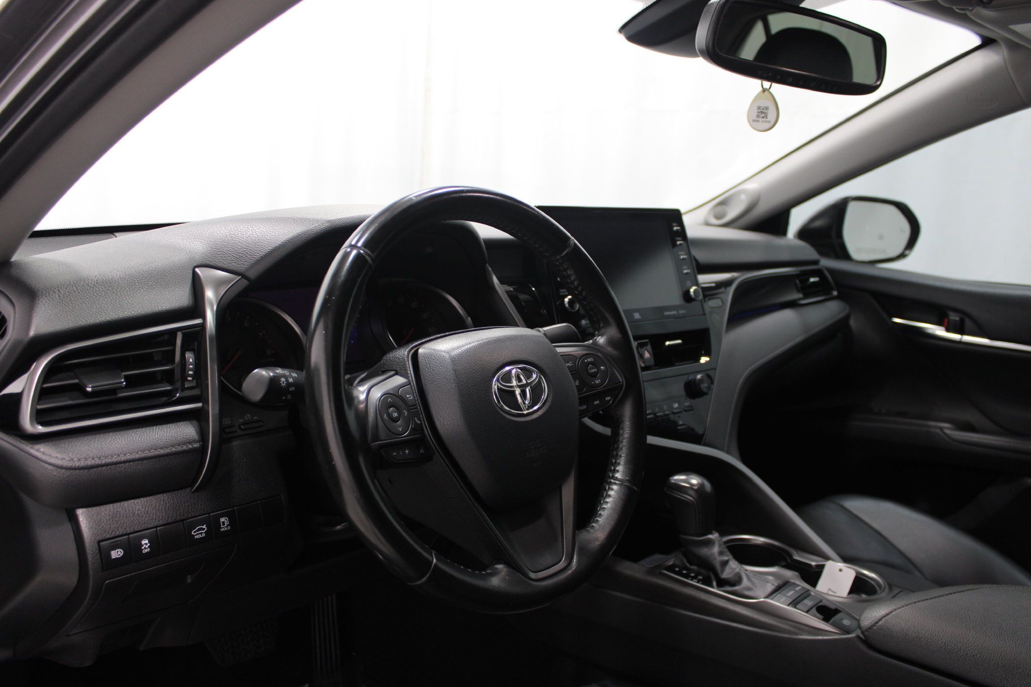 Used 2022 Toyota Camry XSE w/ Navigation Package FWD image 12