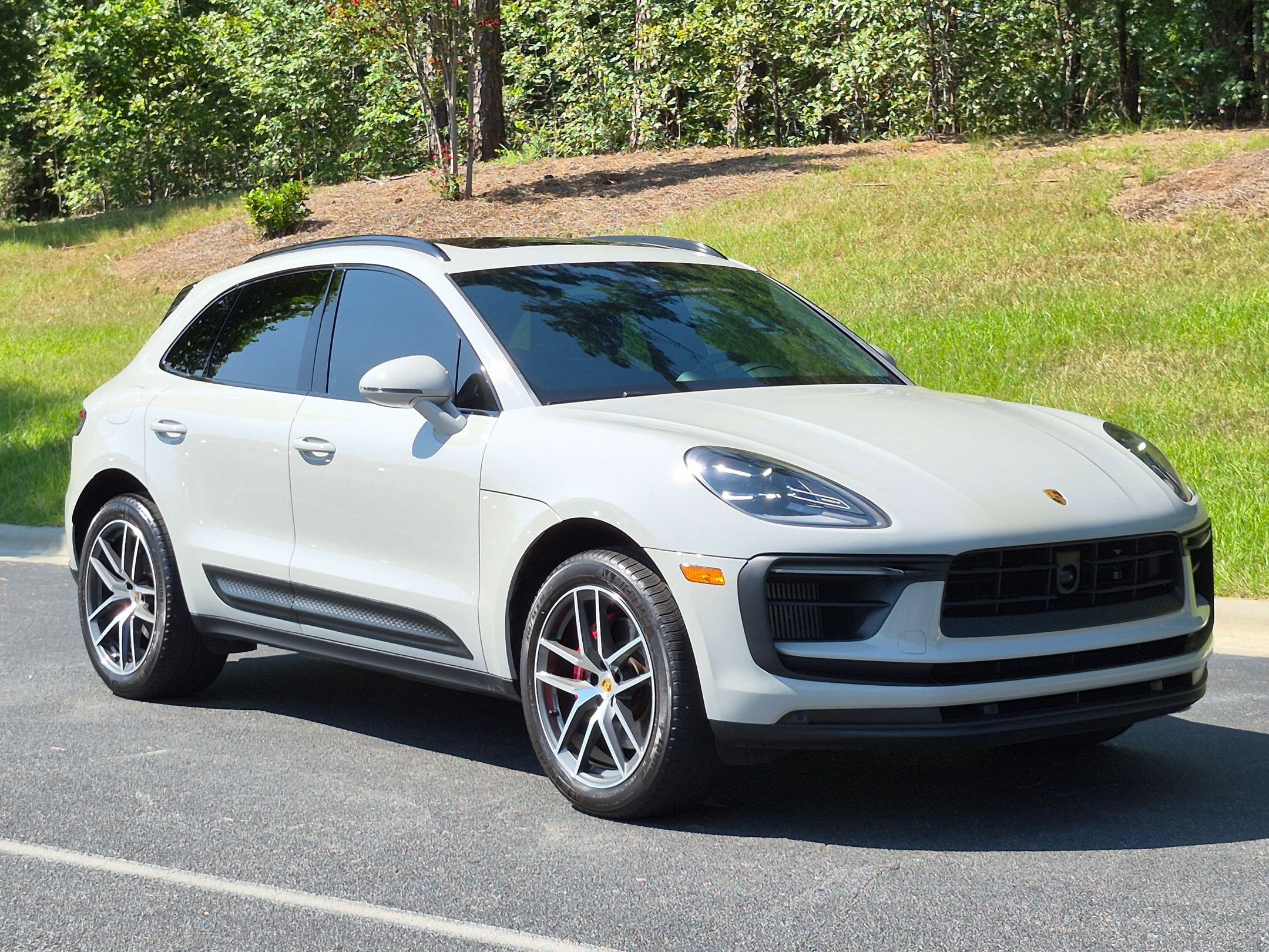 Certified 2024 Porsche Macan S AWD/4WD image 32