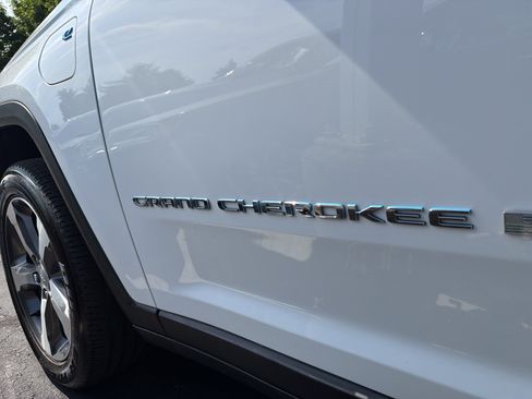Certified 2022 Jeep Grand Cherokee Limited 4xe AWD/4WD image 32