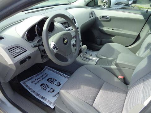 Used 2010 Chevrolet Malibu LS FWD image 17