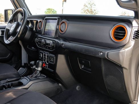 Used 2023 Jeep Gladiator Mojave AWD/4WD image 14
