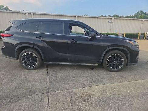 Used 2021 Toyota Highlander Limited FWD image 9