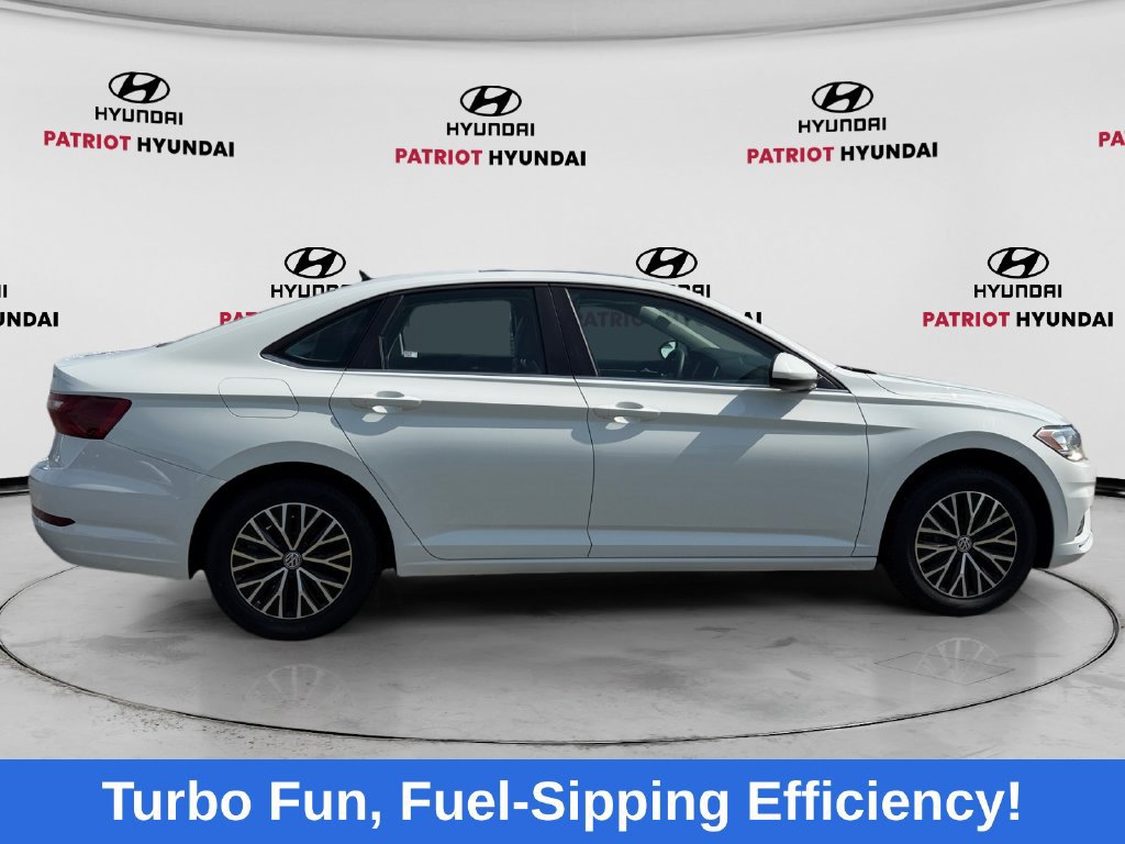 Used 2020 Volkswagen Jetta SE FWD image 2