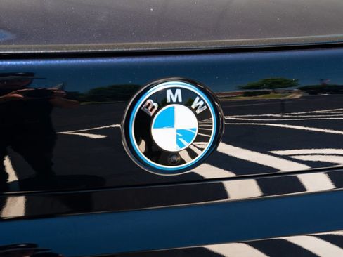 Used 2023 BMW i7 xDrive60 AWD/4WD image 16