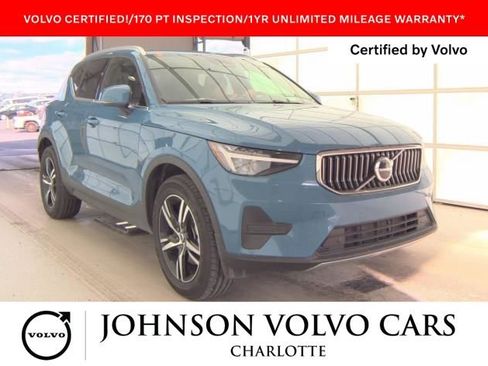 Certified 2025 Volvo XC40 B5 Core image 1