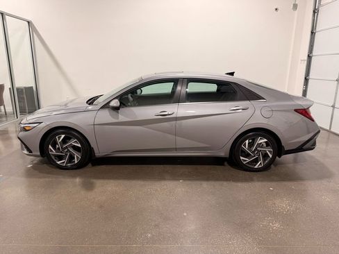 Used 2025 Hyundai Elantra SEL image 8