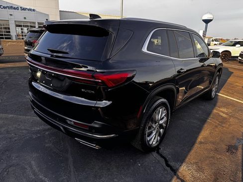 Used 2025 Buick Enclave Preferred image 2