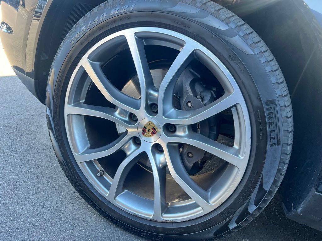 Used 2019 Porsche Cayenne AWD/4WD image 14