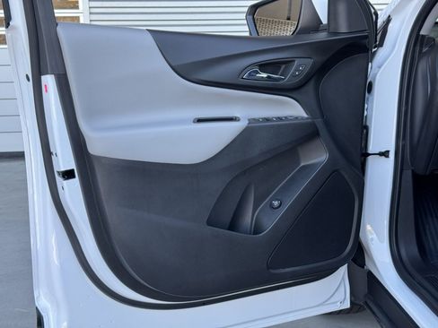 Used 2023 Chevrolet Equinox LT w/ Driver Convenience Package image 19