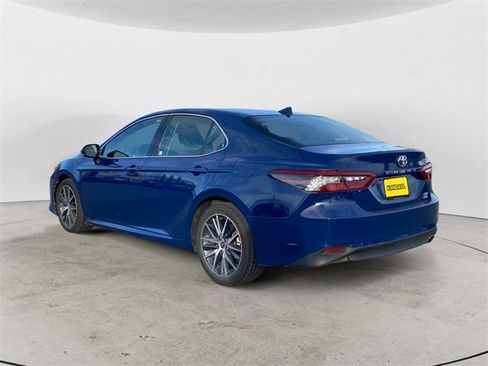 Used 2024 Toyota Camry XLE image 3