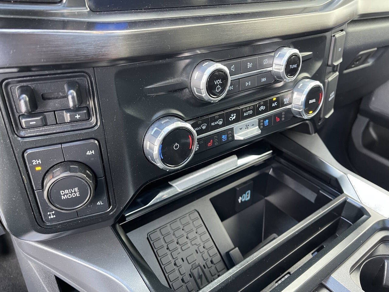 Used 2023 Ford F350 Lariat w/ Lariat Ultimate Package AWD/4WD image 44