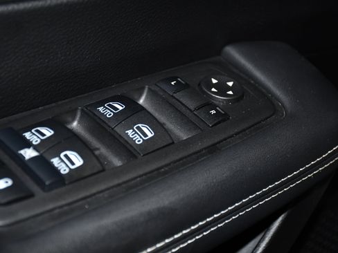 Used 2025 Chrysler Pacifica Select AWD/4WD image 33