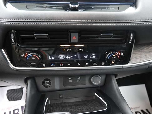 Used 2024 Nissan Rogue Platinum w/ Platinum Premium Package AWD/4WD image 9