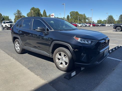 Used 2020 Toyota RAV4 XLE w/ Convenience Package AWD/4WD image 3
