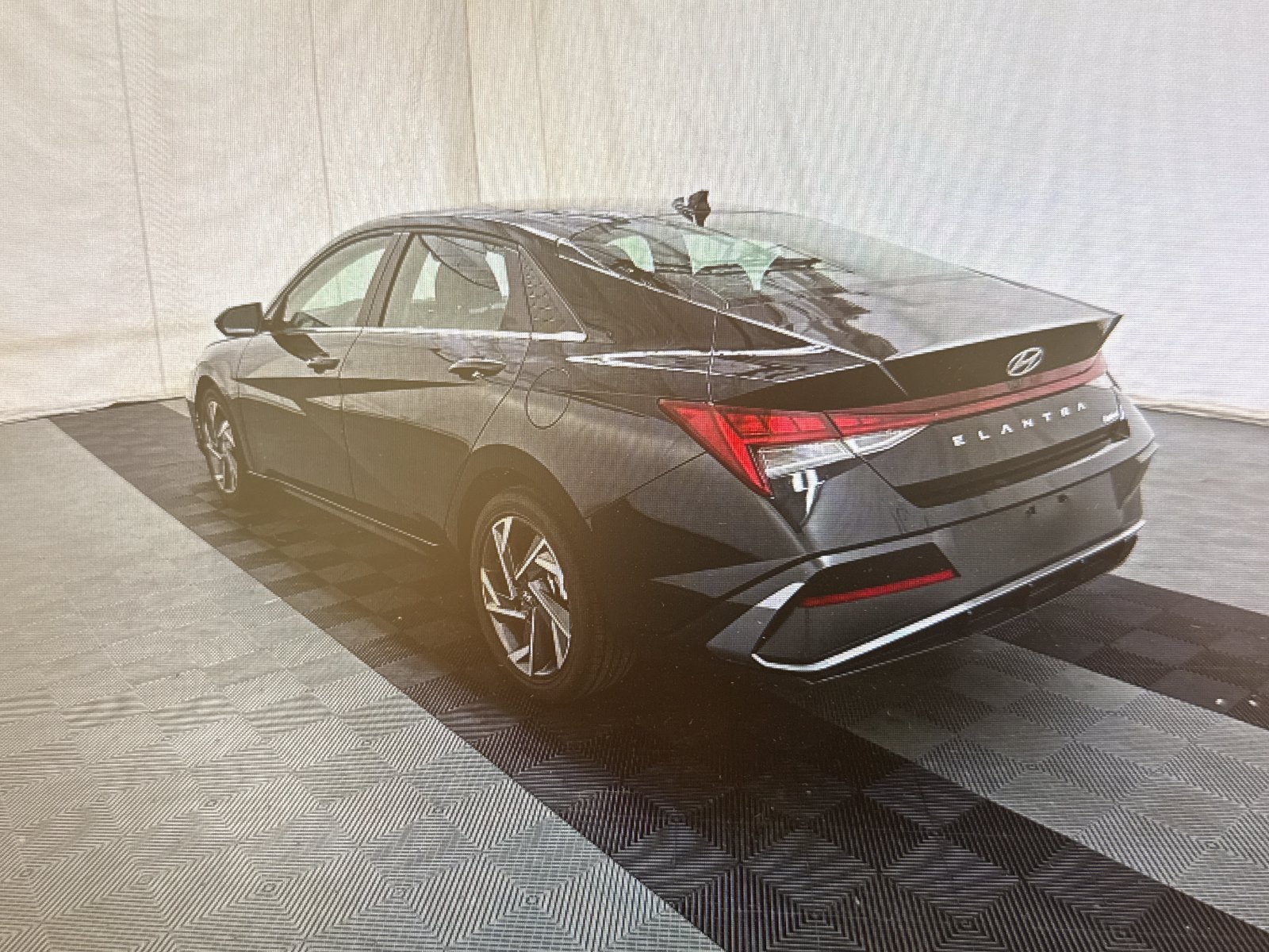 Used 2026 Hyundai Elantra Limited FWD image 3