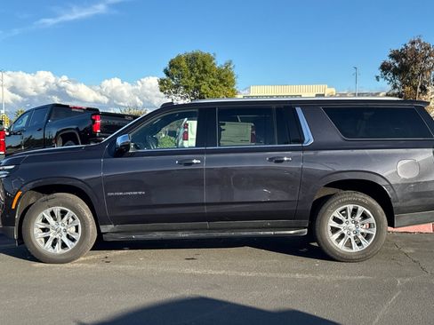 Used 2025 Chevrolet Suburban Premier image 8