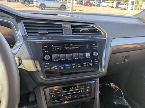 Certified 2023 Volkswagen Tiguan SE FWD image 19