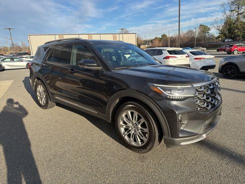 Used 2025 Ford Explorer Platinum image 9